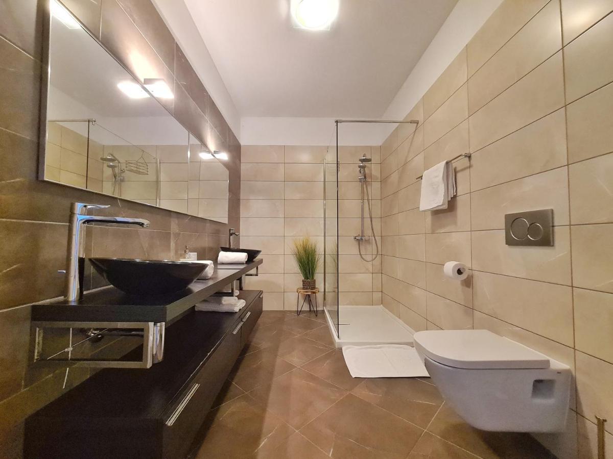 Willa Spacious With Pool, Indoor Jacuzzi And Sauna Near Porec *