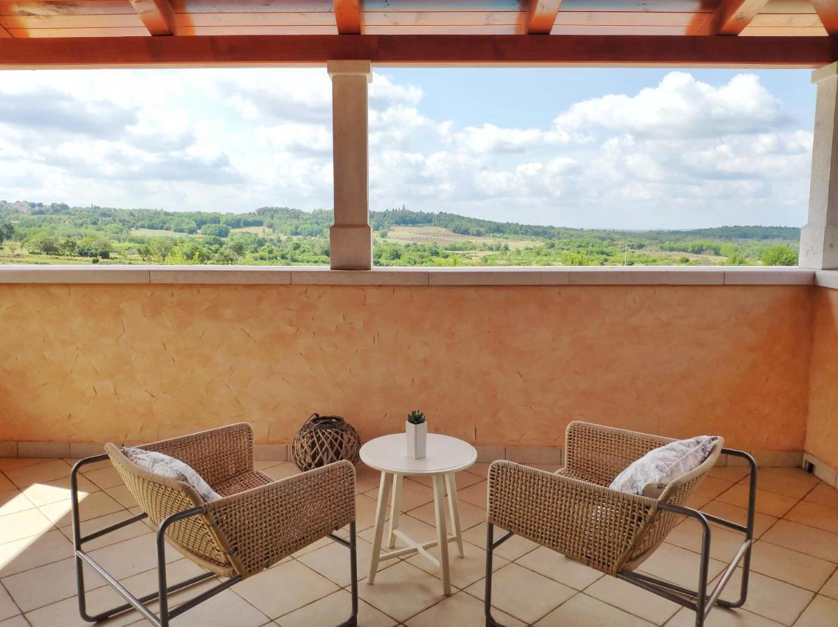 Villa Spacious Villa With Pool, Indoor Jacuzzi And Sauna Near Porec Visnjan