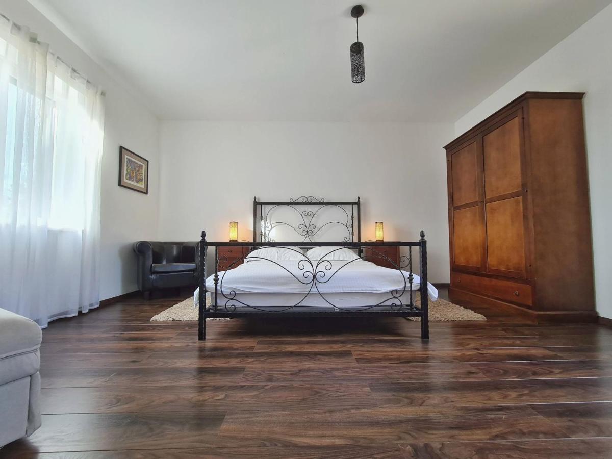 Spacious Villa With Pool, Indoor Jacuzzi And Sauna Near Porec Villa *