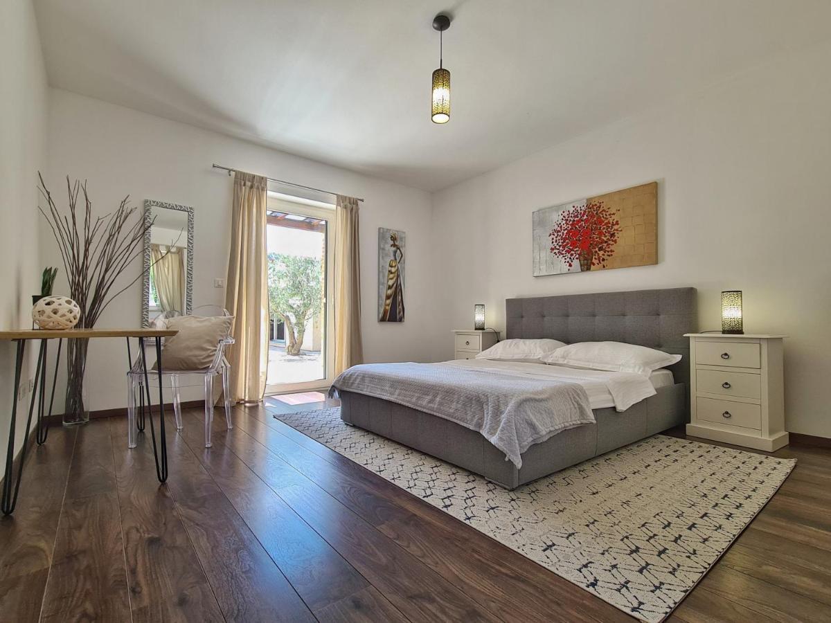 Villa Spacious Villa With Pool, Indoor Jacuzzi And Sauna Near Porec *