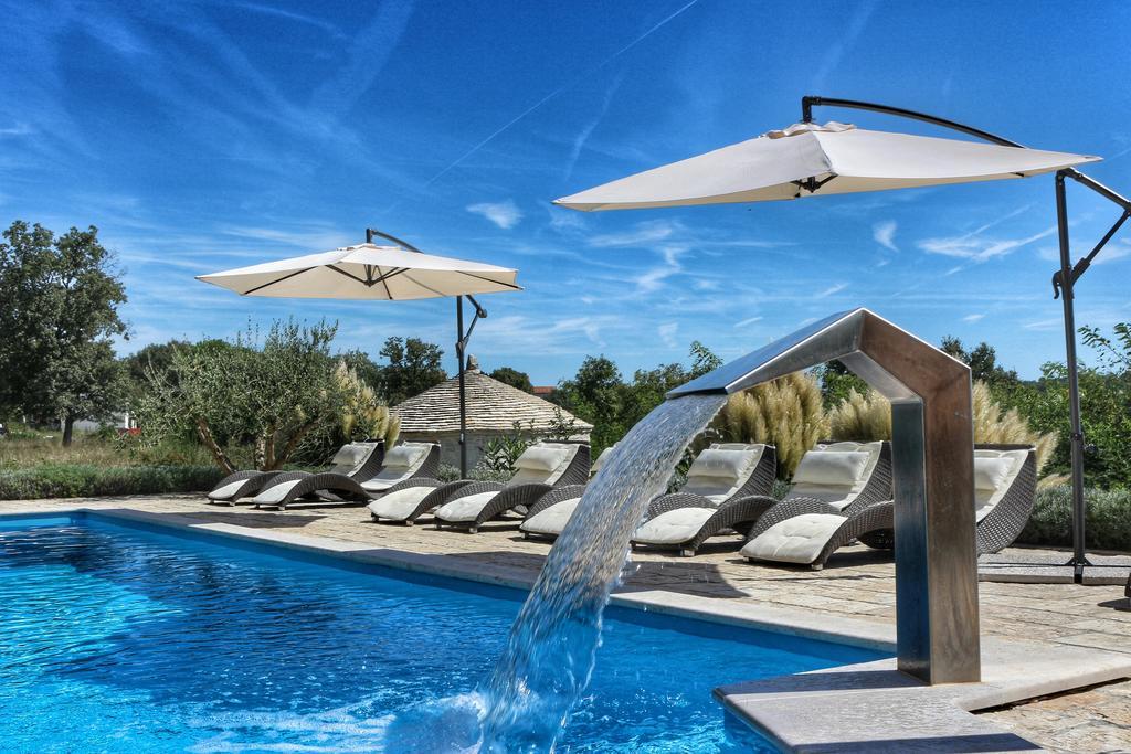 Spacious Villa With Pool, Indoor Jacuzzi And Sauna Near Porec Villa *